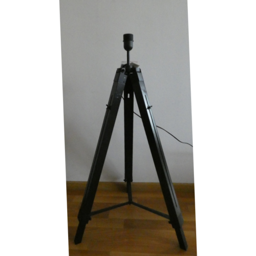 Drevená stojanová lampa bez tienidla, čierna - statív